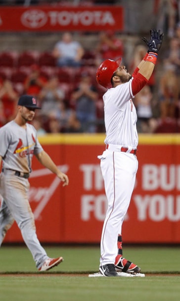 Doubles by Suarez and Gennett lead Reds over Cardinals, 4-2 (Jun 05, 2017)